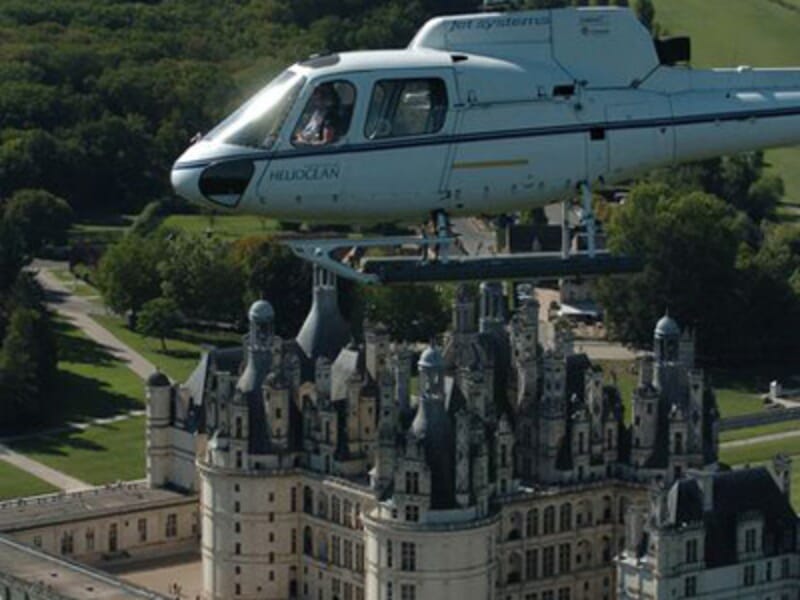 Baptême de l'Air en Hélicoptère au-dessus des châteaux de la Loire